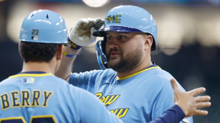 Un sencillo del mexicano Rowdy Téllez le da triunfo a Brewers ante los Angels