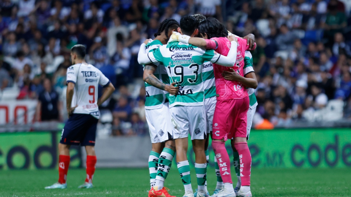 Santos sorprende al líder Rayados con una segunda derrota al hilo en el