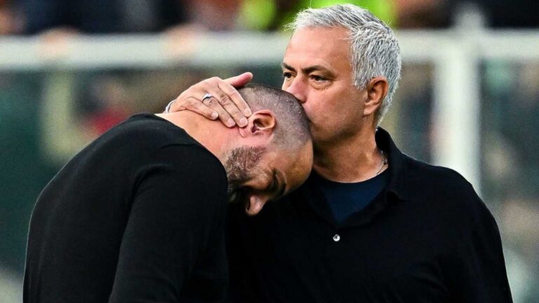 Mourinho reprueba a su hinchada y defiende a su ex jugador
