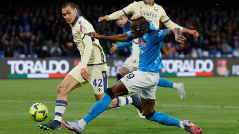 Napoli no puede con Hellas Verona en su casa