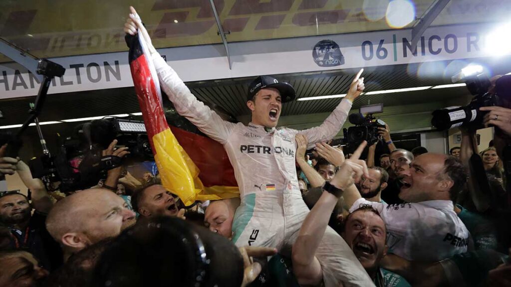 Nico Rosberg se coronó campeón de la F1 en 2016. AP