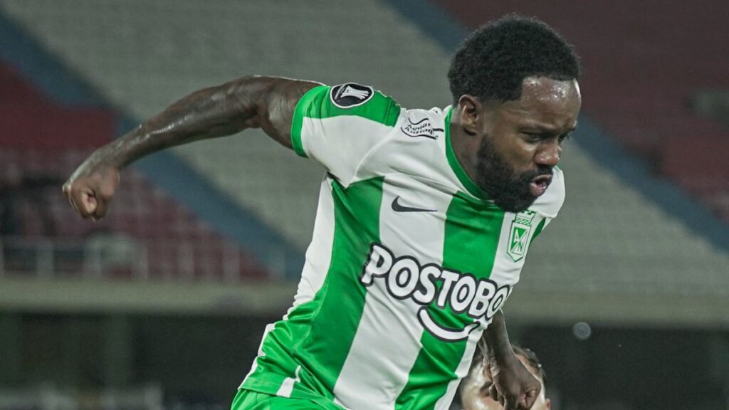 El festejo de Dorlan Pabón tras su segundo gol. Foto: Atl. Nacional