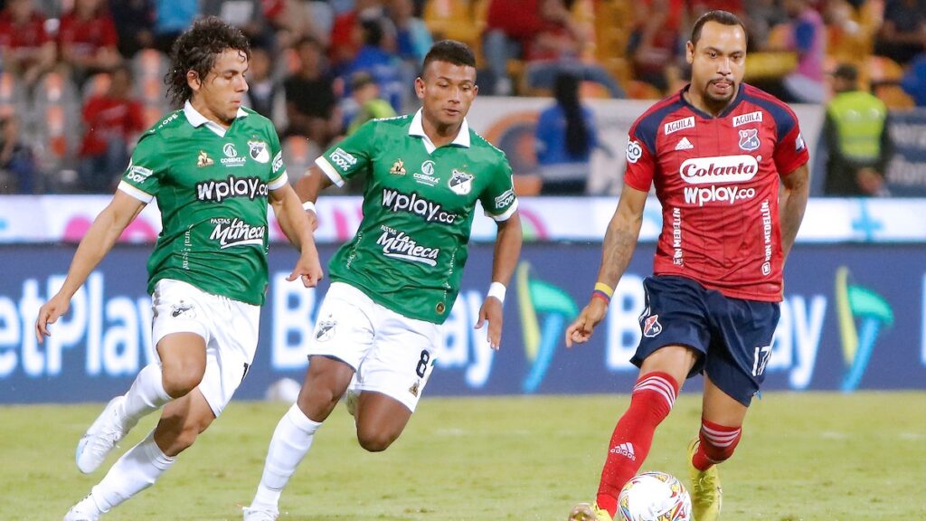 Mantilla, Bustamante y Pardo, durante el partido. - Vizzor Image.