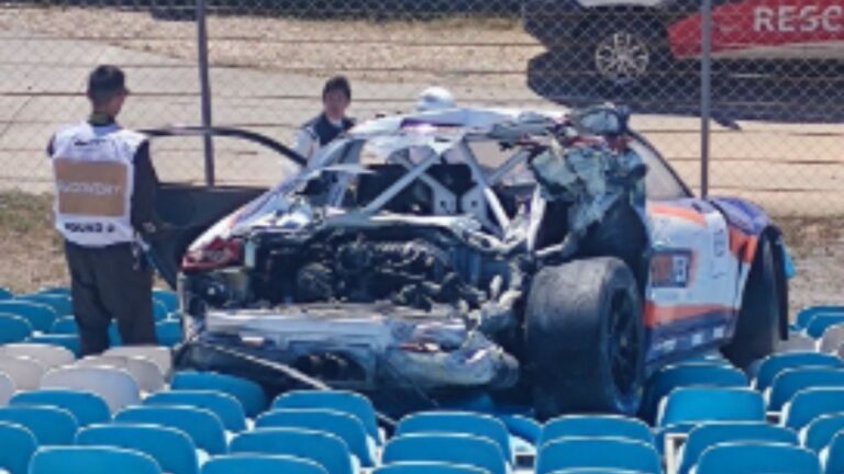 ¡Terrorífico accidente! Un Porsche termina en las gradas del Circuito Internacional del Algarve en Portimao