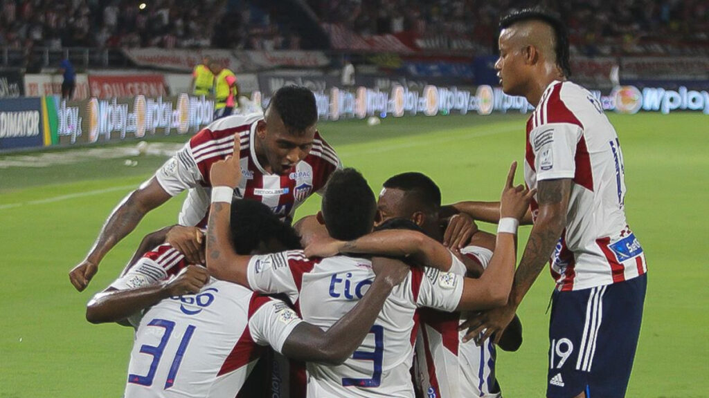 Jugadores de Junior celebra el gol. - @JuniorClubSA