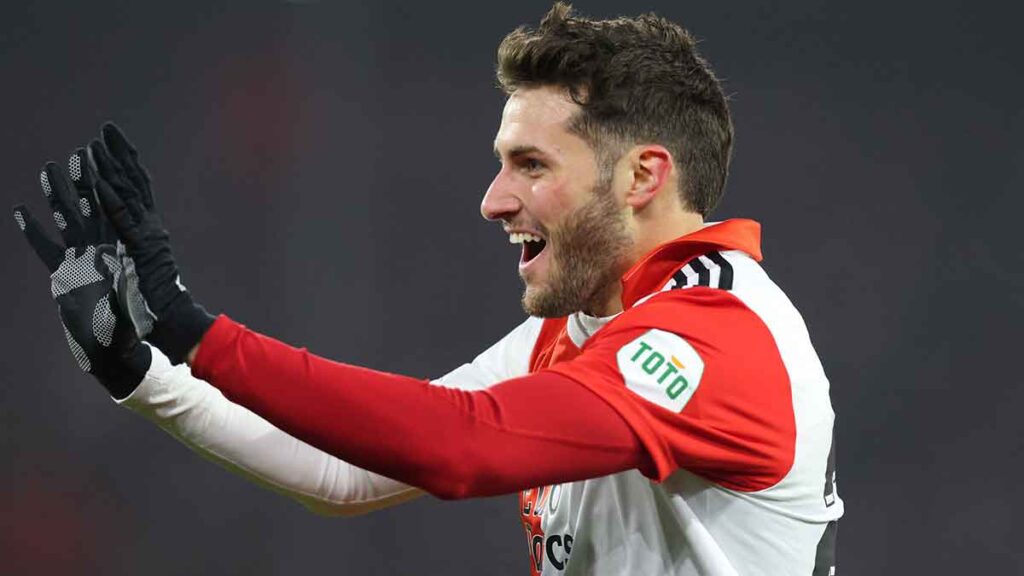 Santi Gieménez lleva 18 goles en la temporada con el Feyenoord. Reuters