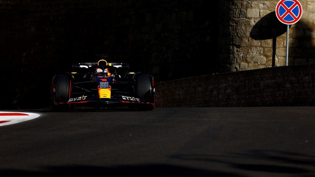 Verstappen durante la FP1 en Azerbaiyán | Reuters