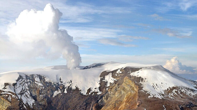 ¿Qué pasa en el Nevado del Ruiz y por qué sigue la fuerte actividad sísmica?