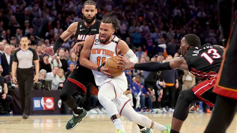 Los Knicks se aprovechan de la usencia de Jimmy Butler y empatan la serie ante Miami