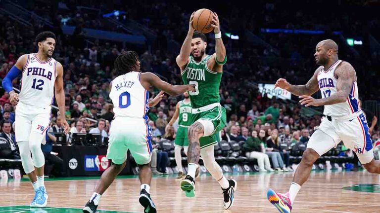 Los Celtics aplastan a los 76ers y abollan el MVP de Embiid