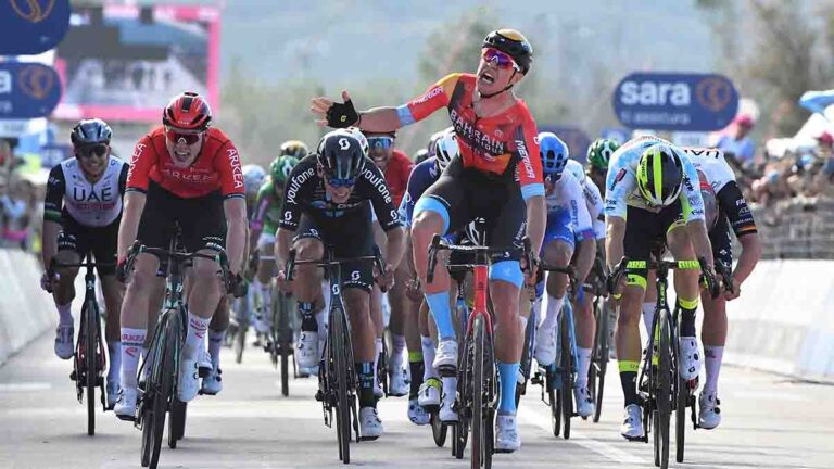 Jonathan Milan sobresale en el sprint y se lleva una accidentada segunda etapa del Giro de Italia