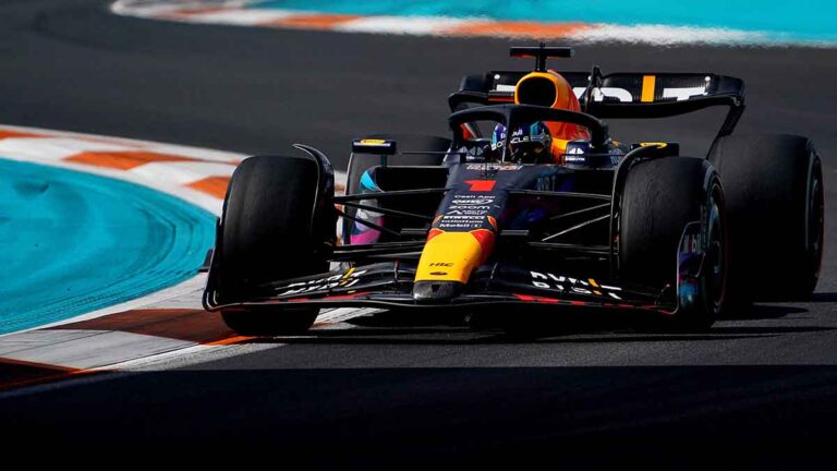 Checo Pérez sucumbe ante un aplastante Max Verstappen en el Gran Premio de Miami