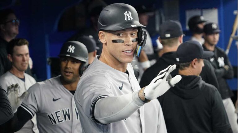 Aaron Judge calla las acusaciones de robo de señales con un cuadrangular en polémico juego de Yankees y Blue Jays