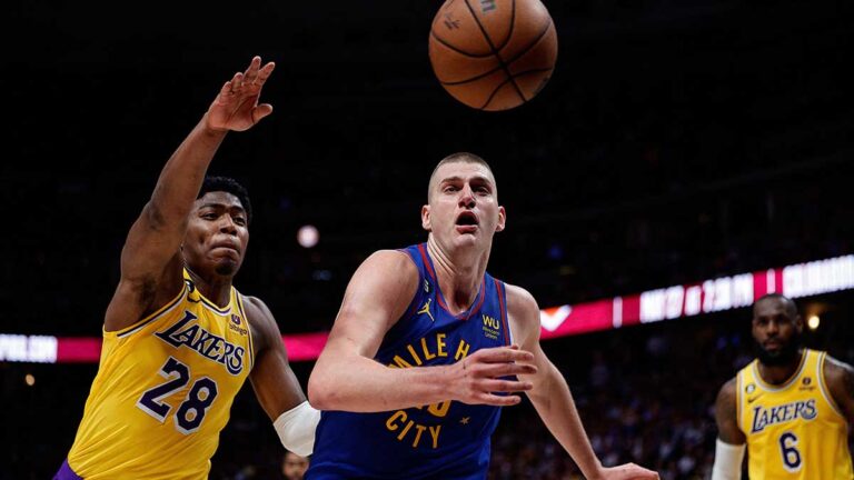 Denver hace menos la estrategia de Lakers para anular a Nikola Jokic