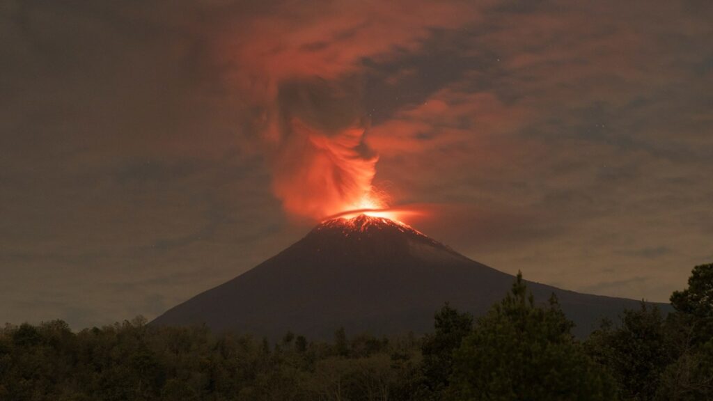 Explota el Popocatépetl