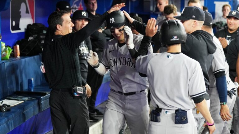 Aaron Judge y Anthony Volpe conectan vuelacercas para darle el triunfo a los Yankees sobre Blue Jays