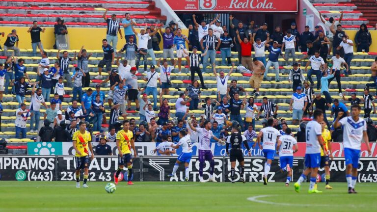 Aficionados de Morelia y Celaya se enfrentan en las gradas tras duelo de semifinales
