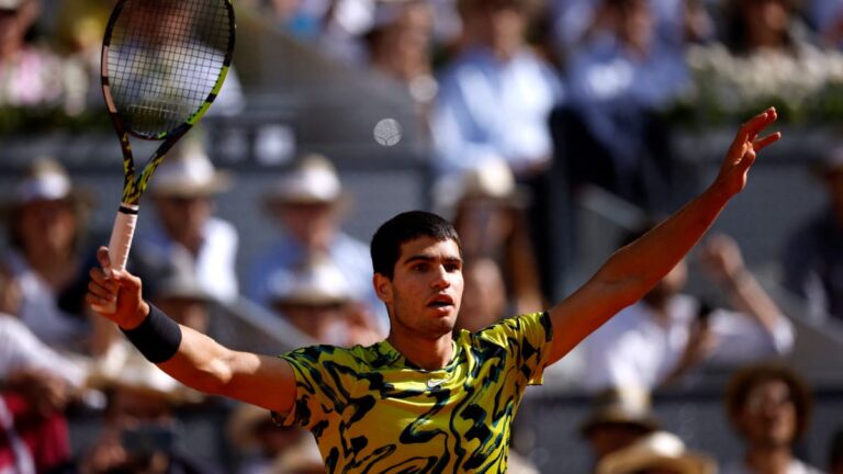 Carlos Alcaraz celebra sus 20 años con su pase a la final del Masters 1.000 de Madrid