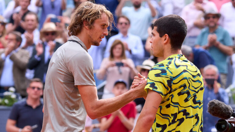 Alcaraz sigue intratable y ‘destroza’ a Zverev en el Masters 1.000 de Madrid