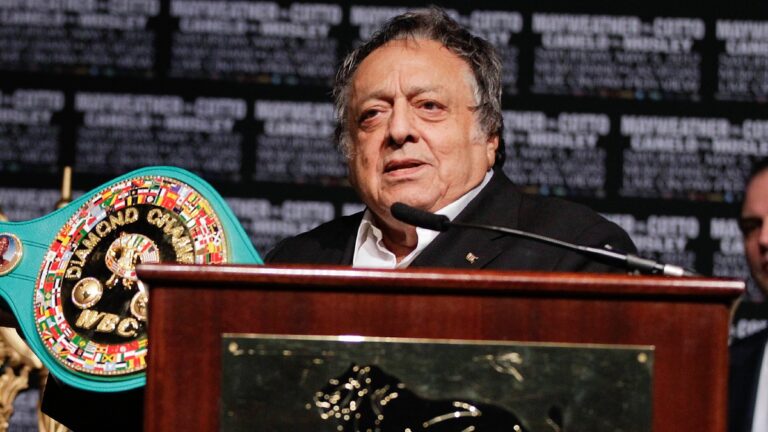 José Sulaimán es reconocido por el Gobierno de Jalisco previo a la pelea de Canelo Álvarez