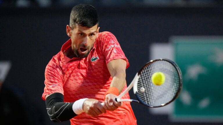 Novak Djokovic sufre para avanzar en el Abierto de Italia