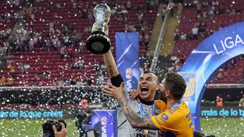 RÉCORD México - ÚLTIMOS CAMPEONES 🏆🇲🇽 Está por comenzar el Apertura 2020  y estos son los equipos con más títulos en los últimos 20 años: ▪️5 -  América, Tigres, Pachuca, Santos y