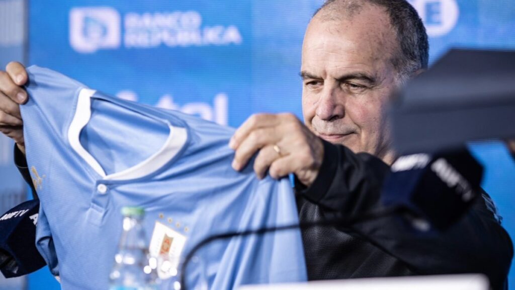 Marcelo Bielsa fue presentado como entrenador de la Selección de Uruguay | AUF