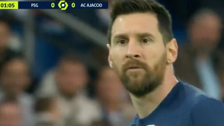 Hinchas del PSG silbaron a Messi cada vez que tocaba la pelota