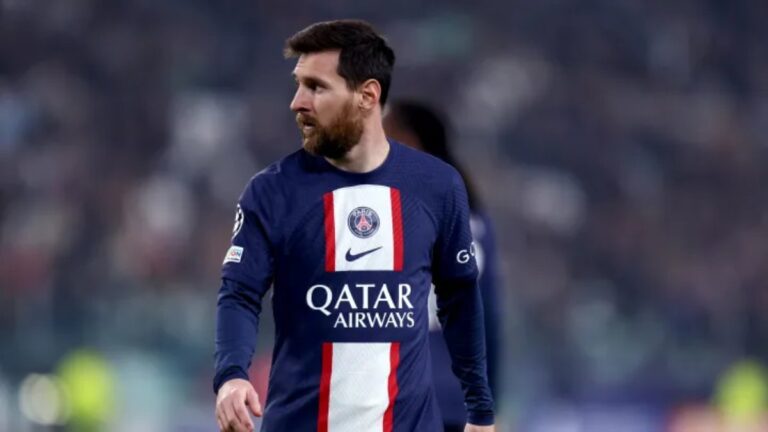 Hinchas del PSG silbaron a Messi cada vez que tocaba la pelota