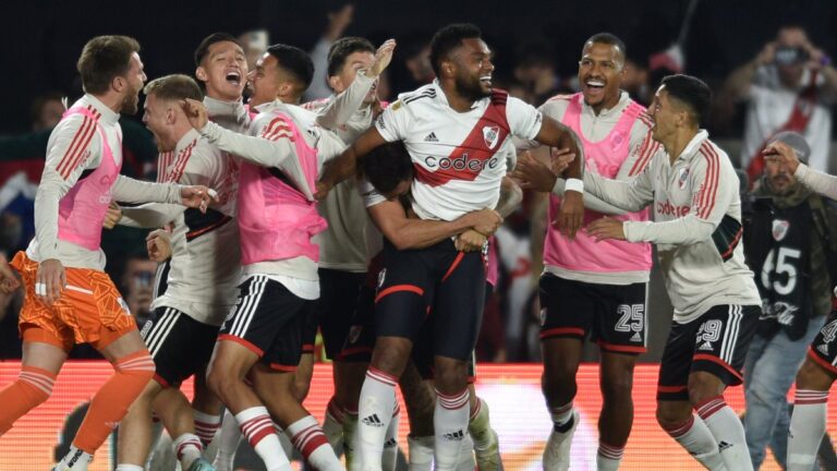 Miguel Ángel Borja se bautiza con Boca Juniors en un Clásico con final polémico