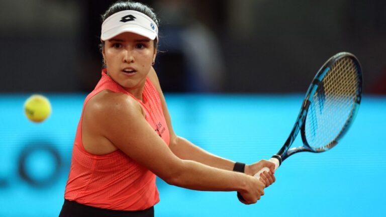 Camila Osorio vence a Karatantcheva y queda a un partido del cuadro principal de Roland Garros