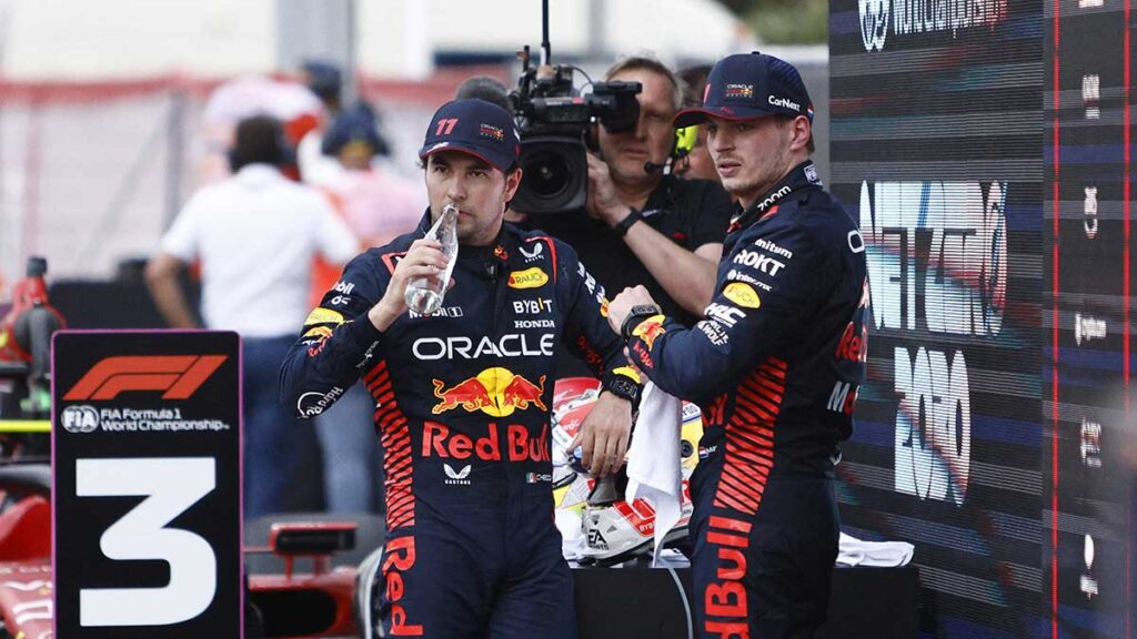 Checo Pérez y Max Verstappen han estado envueltos en la polémica. Reuters