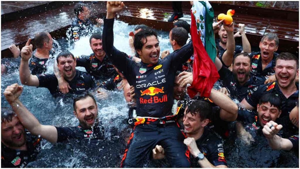 Checo Pérez y Red Bull festejando tras el GP de Mónaco | Reuters; Fuentes
