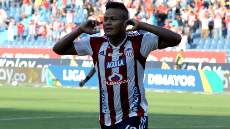 Junior oficializa la salida de Luis ‘Chino’ Sandoval