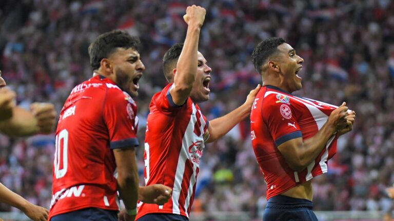 Chivas pega en casa y clasifica a semifinales tras caer en la ida