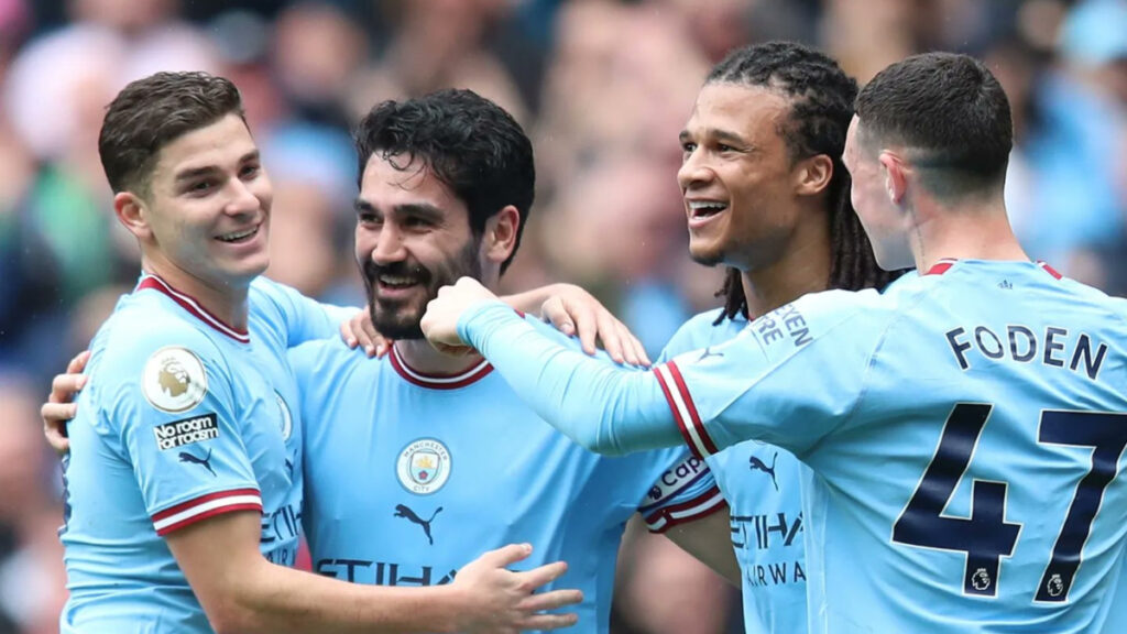 Jugadores del Manchester City celebran un gol. - @IlkayGuendogan.