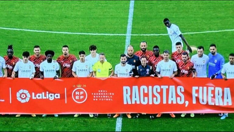 Diakhaby se rehúsa a posar con la manta en contra del racismo en el fútbol español