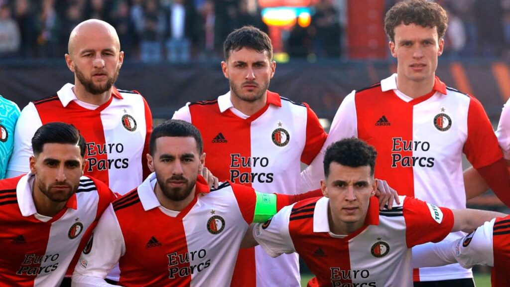 El Aston Villa se podría llevar a dos elementos del Feyenoord, entre ellos, a Santiago Giménez.