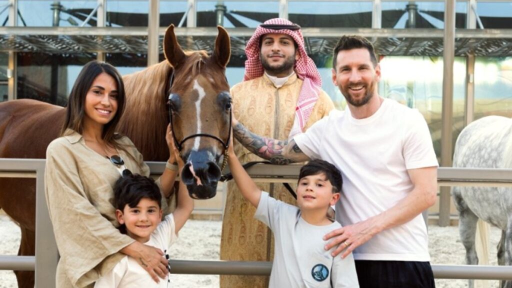 Leo Messi viajó a Arabia Saudita con su familia