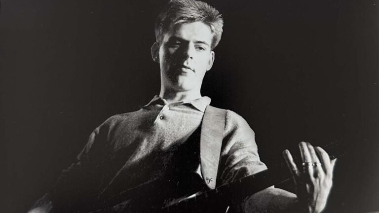 Muere Andy Rourke, el bajista de la mítica banda británica The Smiths