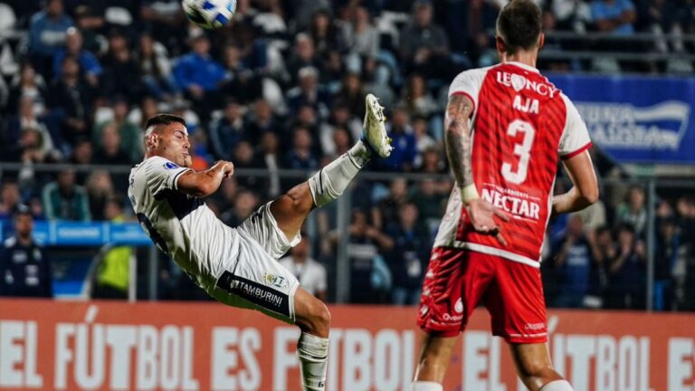 Resumen, goles y resultado de la victoria de Gimnasia sobre la hora ante Santa Fe en la Copa Sudamericana