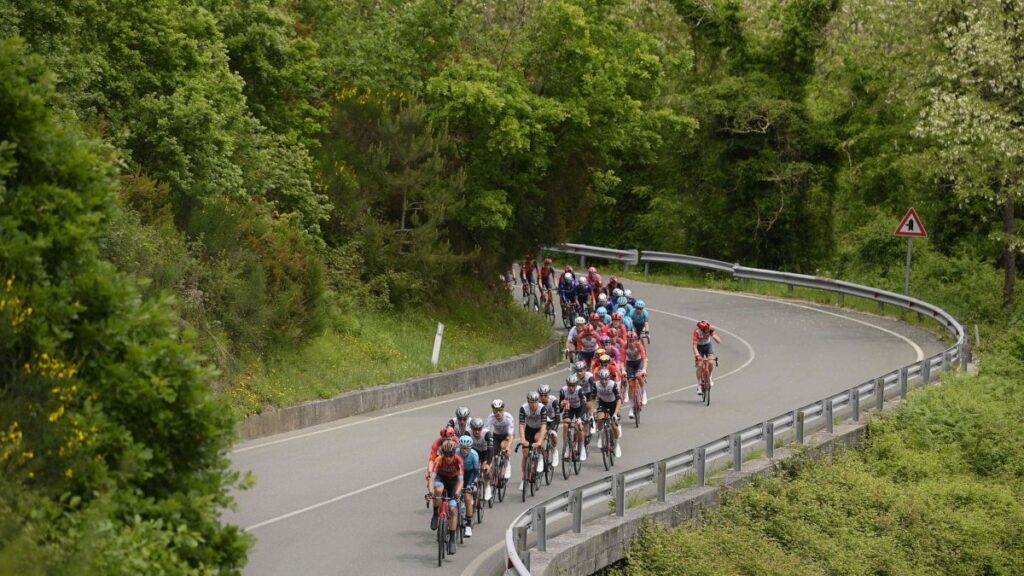 El Giro en su etapa 11. - @giroditalia.