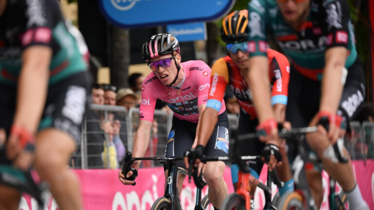 Clasificación general del Giro de Italia tras la etapa 8: con descuentos, pero sin muchos movimientos