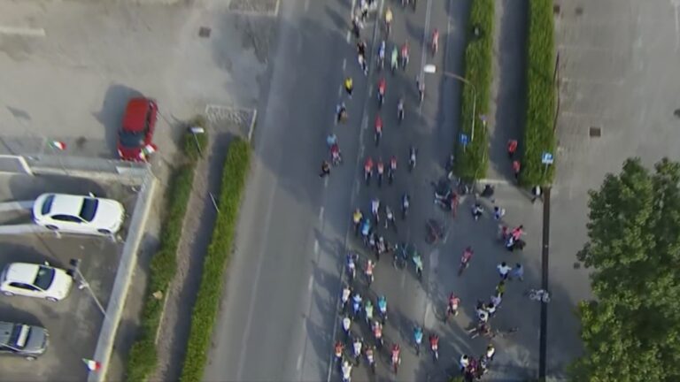 Santiago Buitrago, Rigo Urán y Éiner Rubio pierden tiempo por una caída en la etapa 2 del Giro