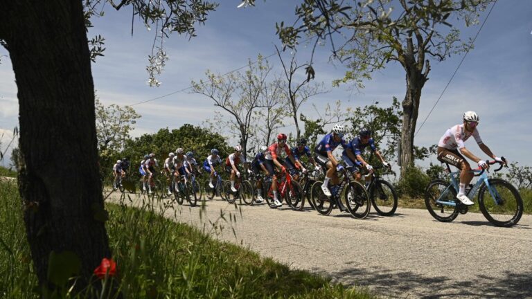 Etapa 2 del Giro de Italia 2023 en vivo: el pelotón da licencia a la fuga