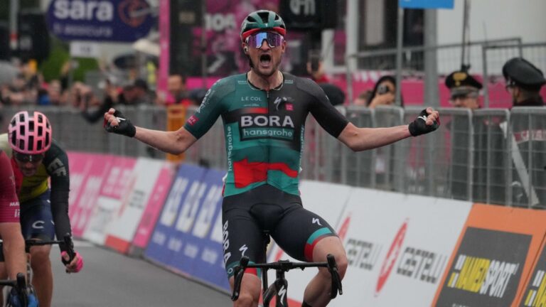 Nico Denz vence al photo finish y Armirail se viste de rosa en otra jornada difícil para Gaviria