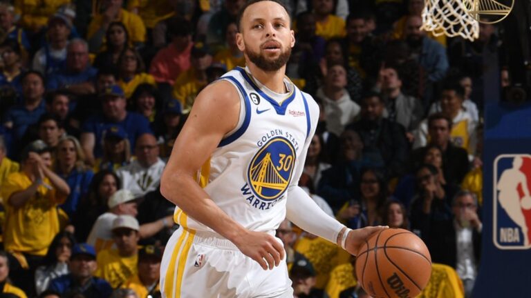 Curry y Warriors evitan la eliminación y obligan a 6to partido ante Lakers