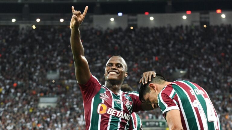 Jhon Arias firma doblete en la goleada de Fluminense sobre River Plate