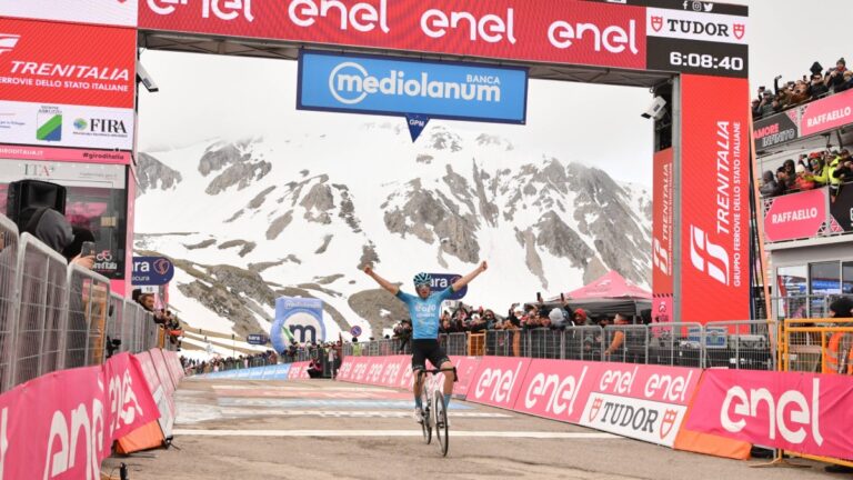 Davide Bais le da alegría a Italia en una decepcionante etapa de montaña del Giro