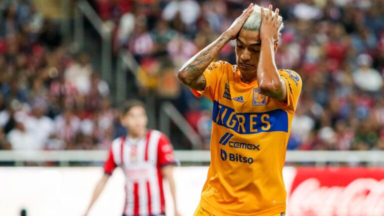 Raymundo Fulgencio de Tigres recibe multa económica por cánticos contra Monterrey